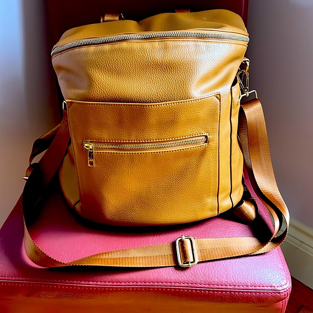 De Luxe & Co vegan leather baby bag
